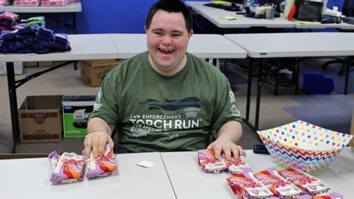 John Cronin bắt đầu bán tất từ năm 2016. Ảnh: John's Crazy Socks